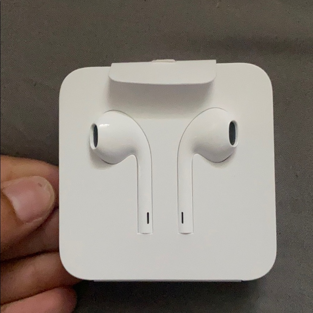 Apple headphone new never used